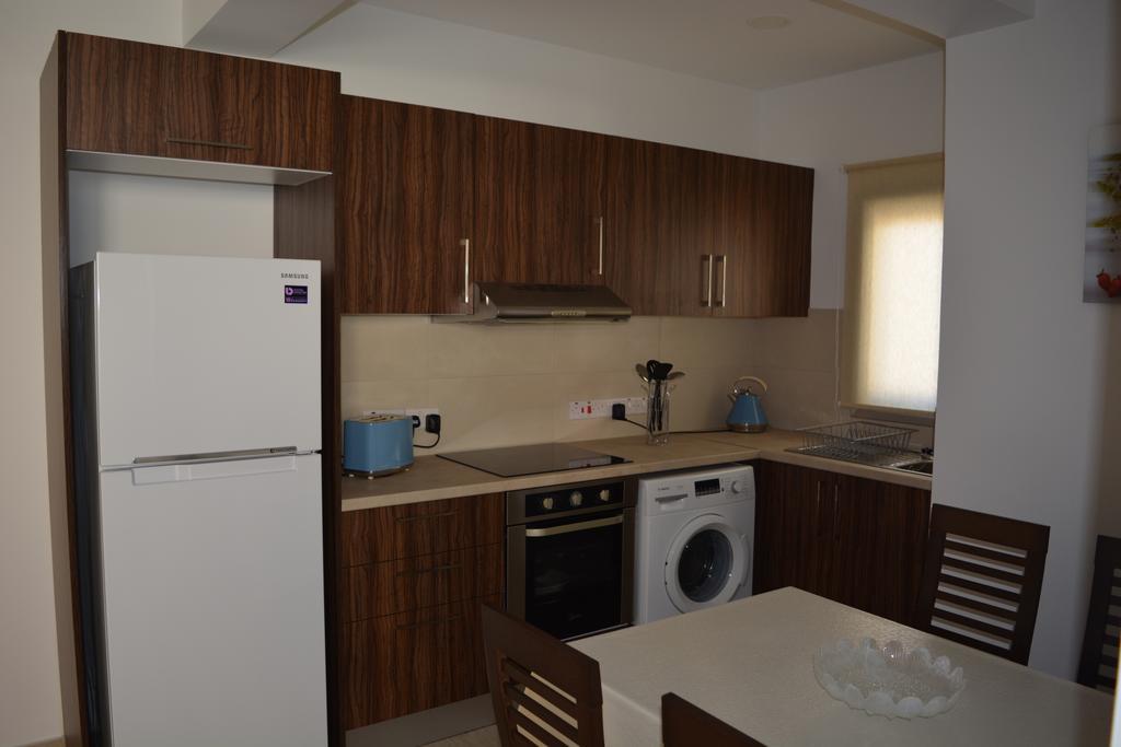 P L Panagiotis Apartment Ларнака Экстерьер фото