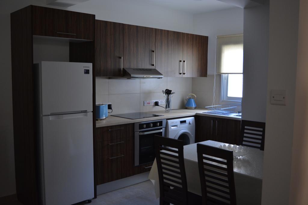 P L Panagiotis Apartment Ларнака Экстерьер фото