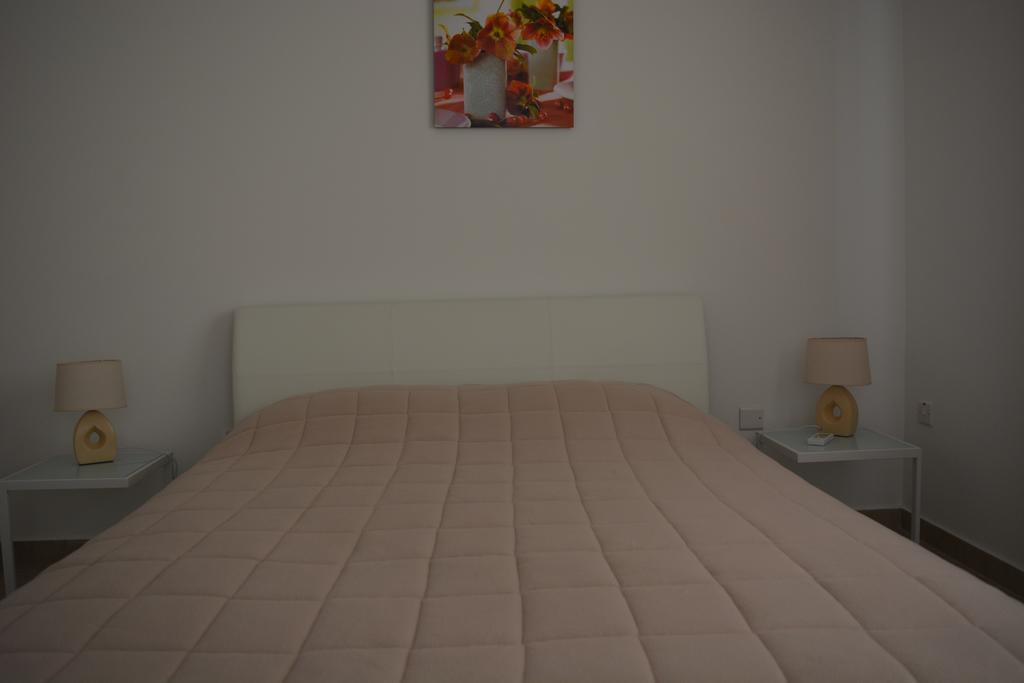 P L Panagiotis Apartment Ларнака Экстерьер фото